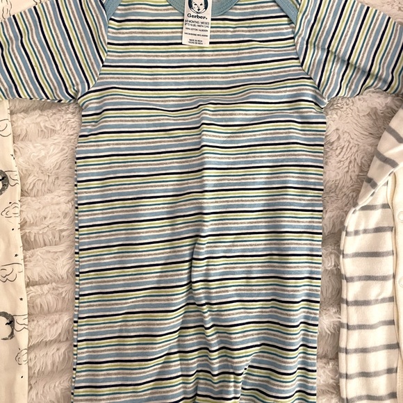 Soft baby PJ’s 0-3 months - Picture 3 of 5